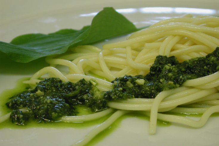 Tagliatelle con pesto alle erbe