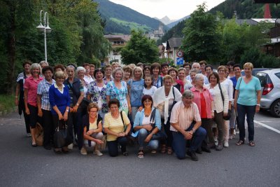 Gruppenbild vor der Burg Taufers