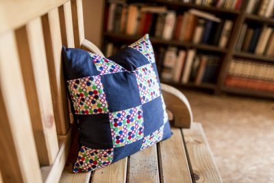 Kuscheliges Patchwork-Kissen