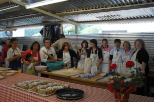 SBO-Ortsgruppe Jaufen beim Krapfenbacken