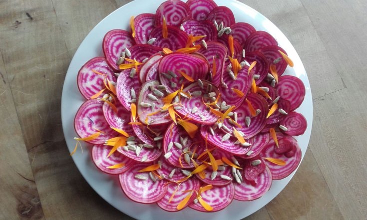 Rote Bete Carpaccio mit Birnen und Walnüssen